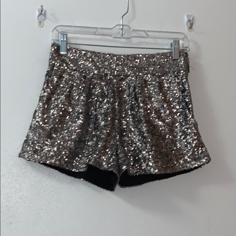 NWT Hunt No More sequin shorts size 6